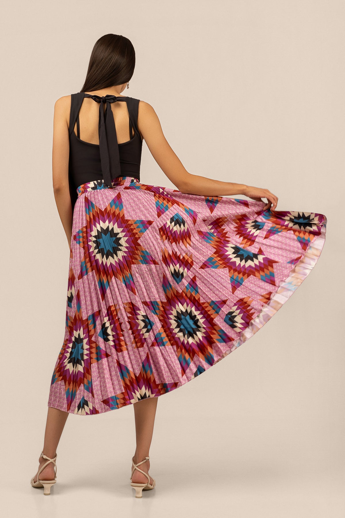 pleated midi skirt dress 081124 Black Maxi Dresses for Care instruction is attached Size:Medium (4/6)