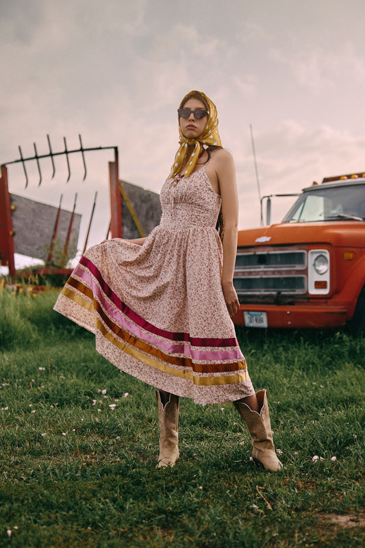 native american dresses for women Dress Pow Wow The front neck drape has a fringed edge with bead trim for added detail. Kvysinly Women's Native American Indian